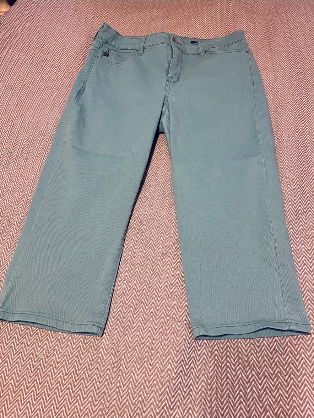 Chaps Mid Rise Capri Jeans in Sage Green. Like new! Size 12/31.